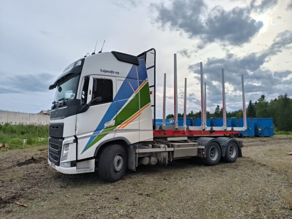 Myydään kolmiakselinen Volvo FH 12.8 koukkulaitteilla - Image 2